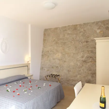 Boutique Il Castellino Relais Отель Вьесте