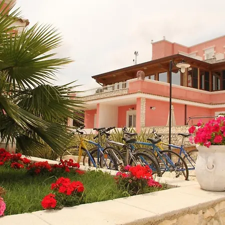 فندق Boutique Il Castellino Relais فيستَ